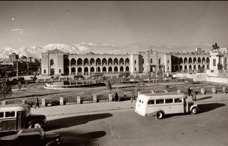 تهران قدیم| میدان توپخانه در سال ۱۳۳۱؛ خلوت و تمییز و قشنگ/ عکس